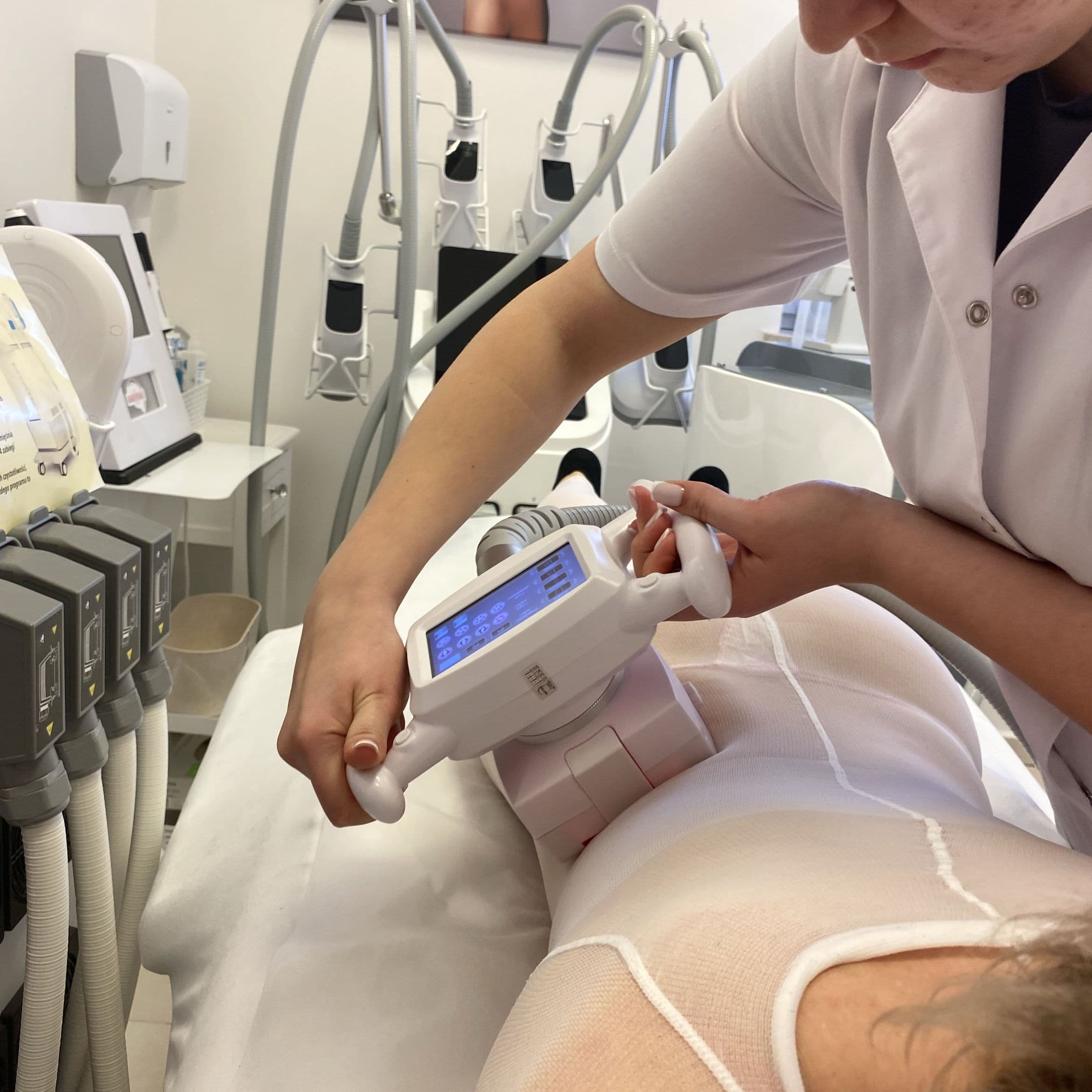 Endermologia Contour na plecach – masaż podciśnieniowy